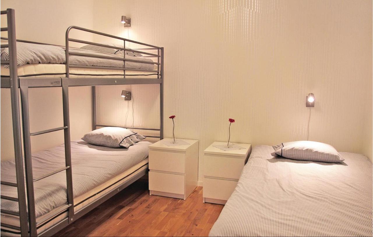 2 Bedroom Cozy Apartment In Habo Mullsjö Extérieur photo