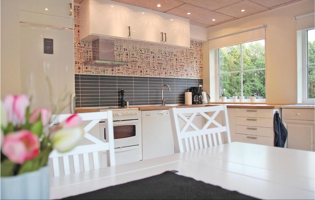 2 Bedroom Cozy Apartment In Habo Mullsjö Extérieur photo