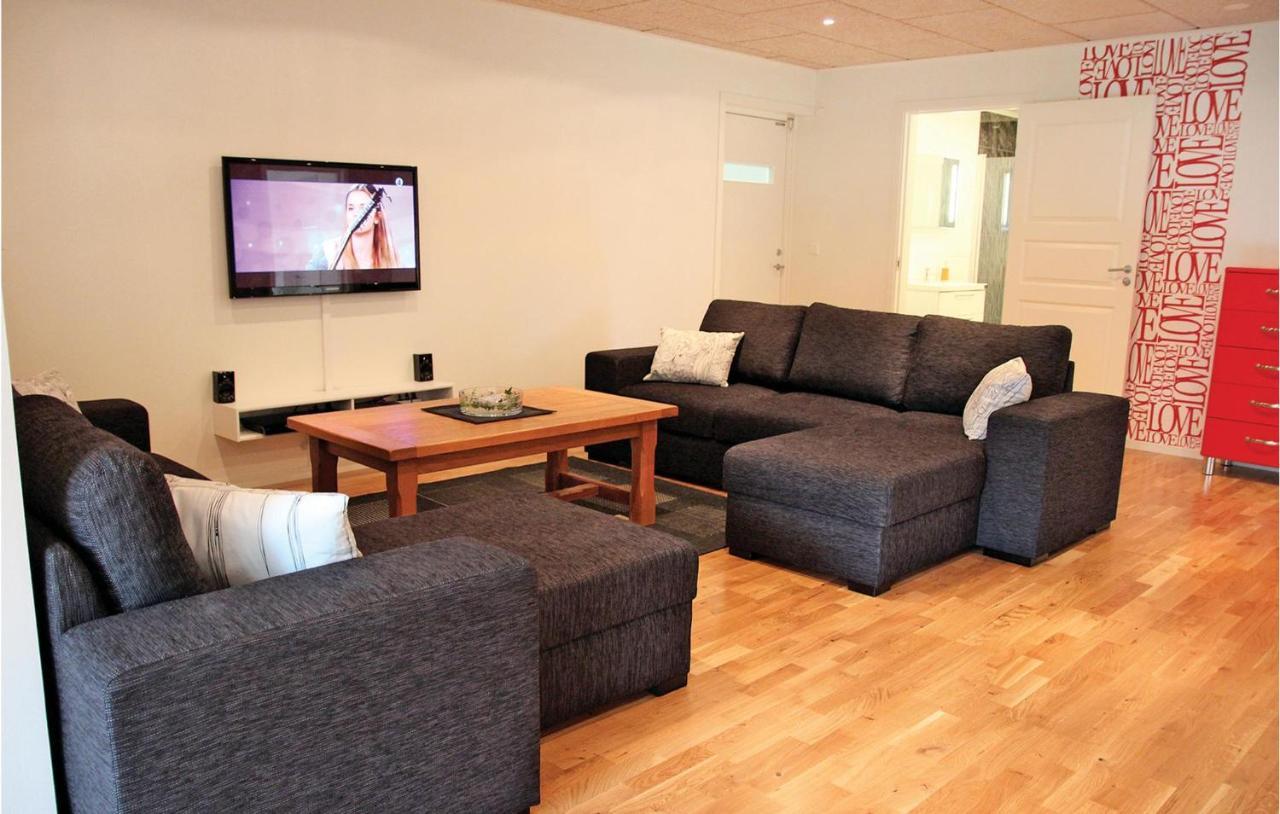 2 Bedroom Cozy Apartment In Habo Mullsjö Extérieur photo